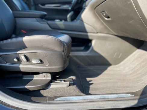 Used 2025 Cadillac XT5 Premium Luxury FWD image 11