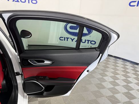 Used 2018 Alfa Romeo Giulia image 17