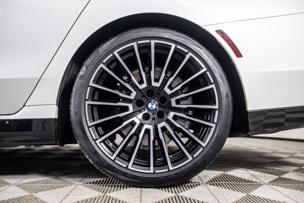 Used 2025 BMW 740i RWD image 40
