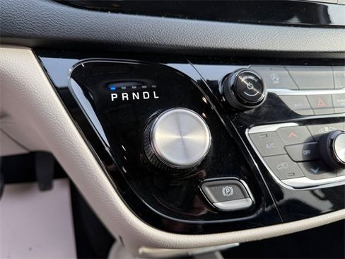 Used 2020 Chrysler Voyager Lxi image 11