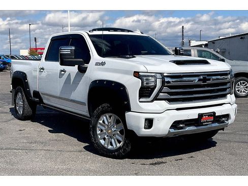 Used 2024 Chevrolet Silverado 3500 High Country w/ High Country Premium Package image 2