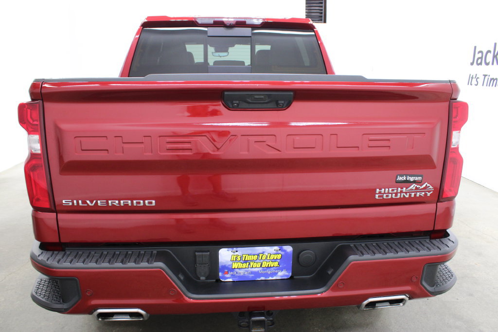 Used 2025 Chevrolet Silverado 1500 High Country w/ High Country Premium Package AWD/4WD image 4