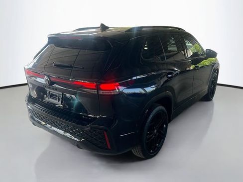 Used 2025 Volkswagen Tiguan SE R-Line image 8