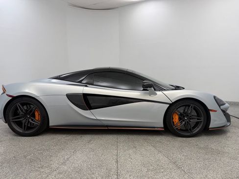 Used 2019 McLaren 570S Spider RWD image 13