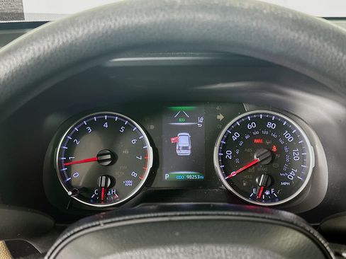 Used 2020 Toyota RAV4 LE FWD image 18
