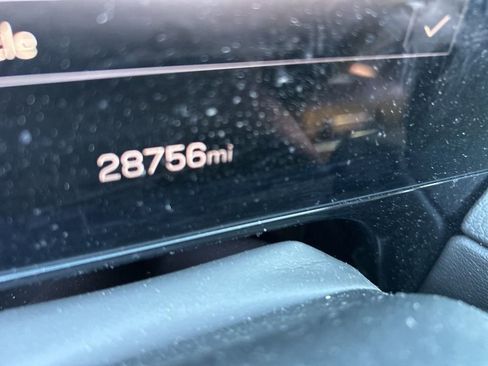 Used 2025 GMC Yukon XL Denali image 9