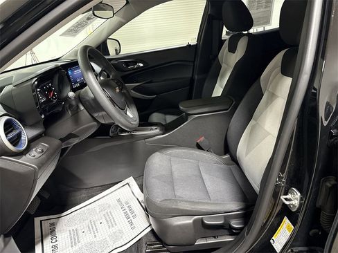 Used 2024 Chevrolet Trax LS w/ LS Convenience Package image 19