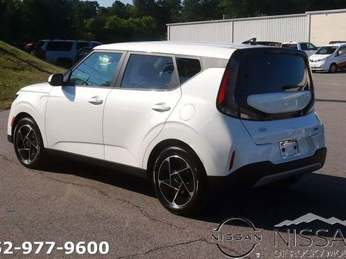Used 2025 Kia Soul EX FWD image 5
