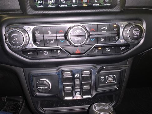 Used 2022 Jeep Wrangler Unlimited Sahara AWD/4WD image 23