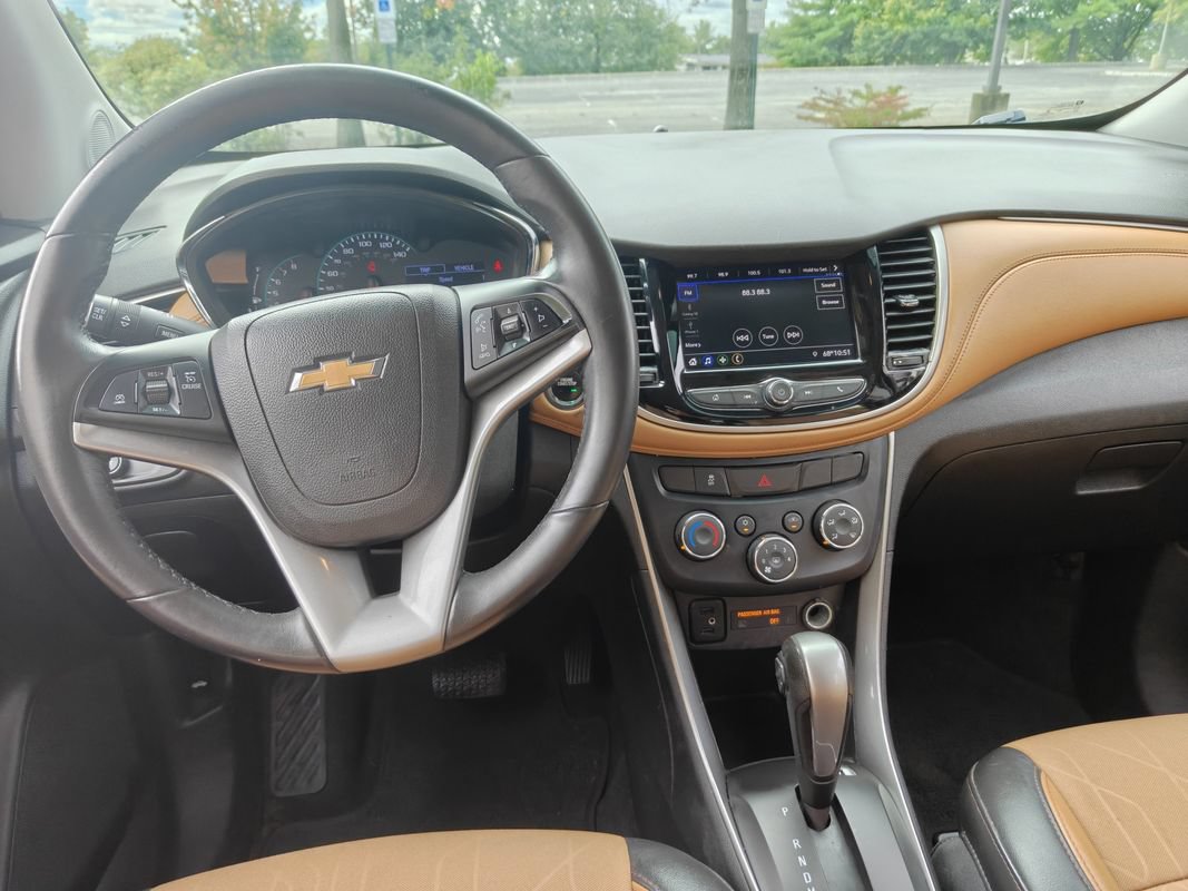 Used 2020 Chevrolet Trax LT w/ LT Convenience Package AWD/4WD image 17