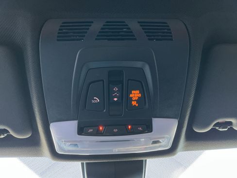 Used 2018 BMW 330i xDrive Sedan w/ Premium Package image 31