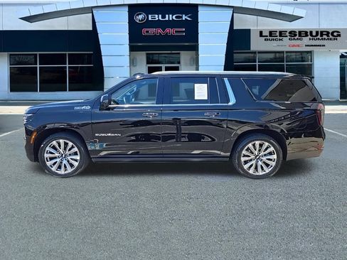 Used 2025 Chevrolet Suburban High Country AWD/4WD image 4