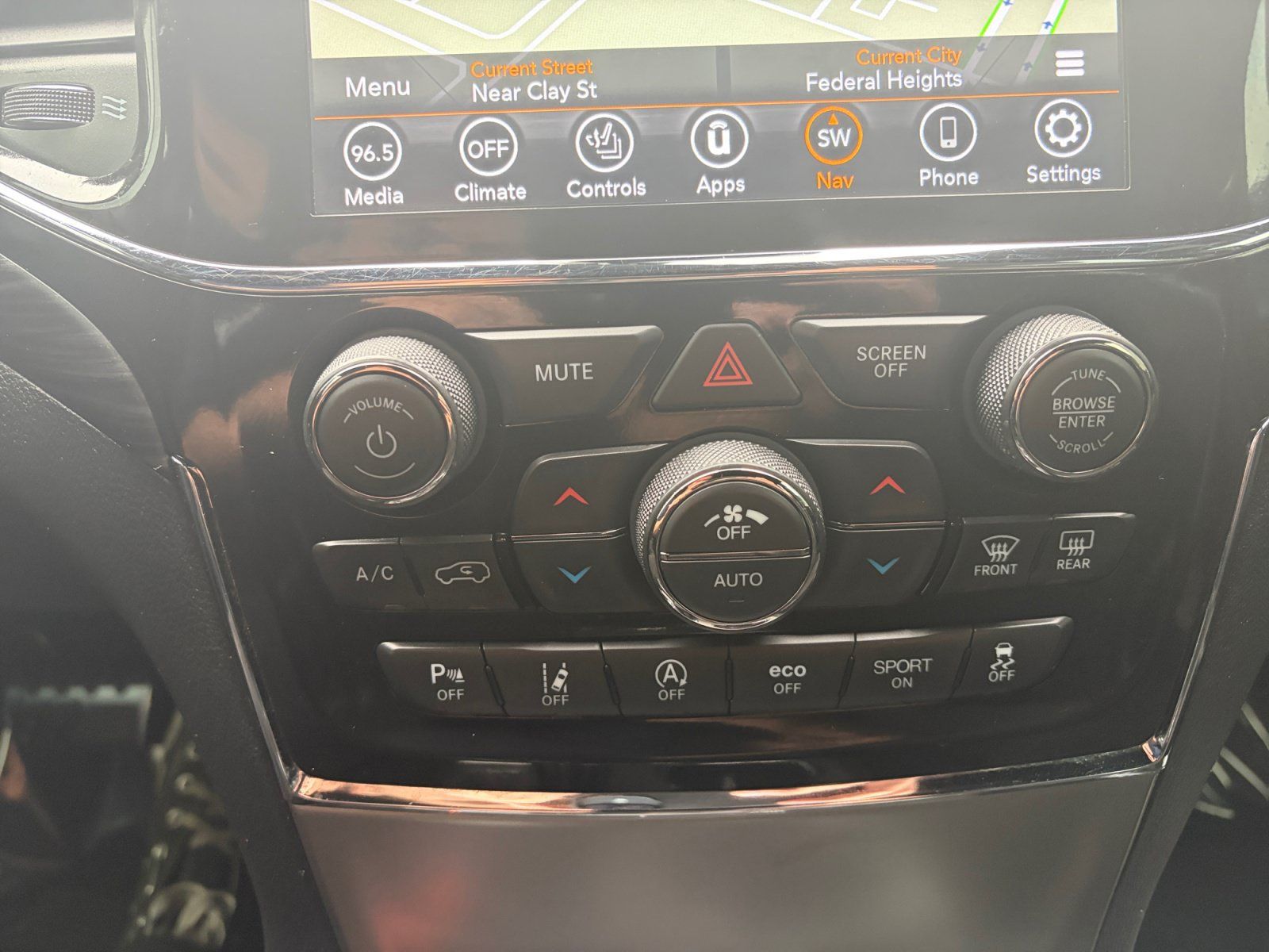 Used 2022 Jeep Grand Cherokee Laredo X AWD/4WD image 24