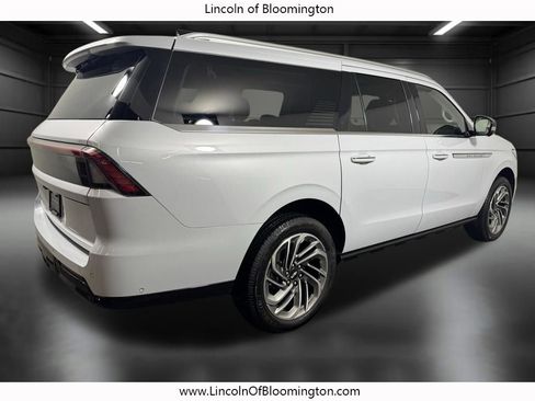 Certified 2025 Lincoln Navigator L Reserve AWD/4WD image 8