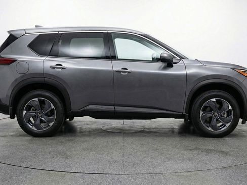 Used 2025 Nissan Rogue SV FWD image 11
