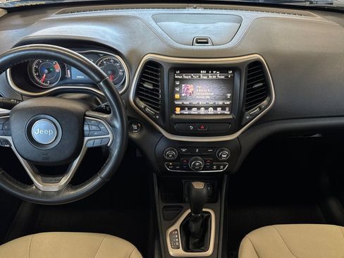 Used 2016 Jeep Cherokee 75th Anniversary FWD image 13
