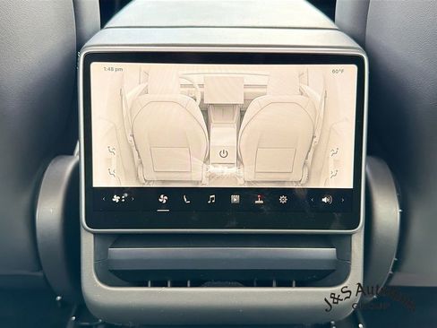 Used 2026 Tesla Model Y 2WD image 32