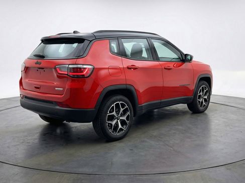Used 2025 Jeep Compass Limited image 9