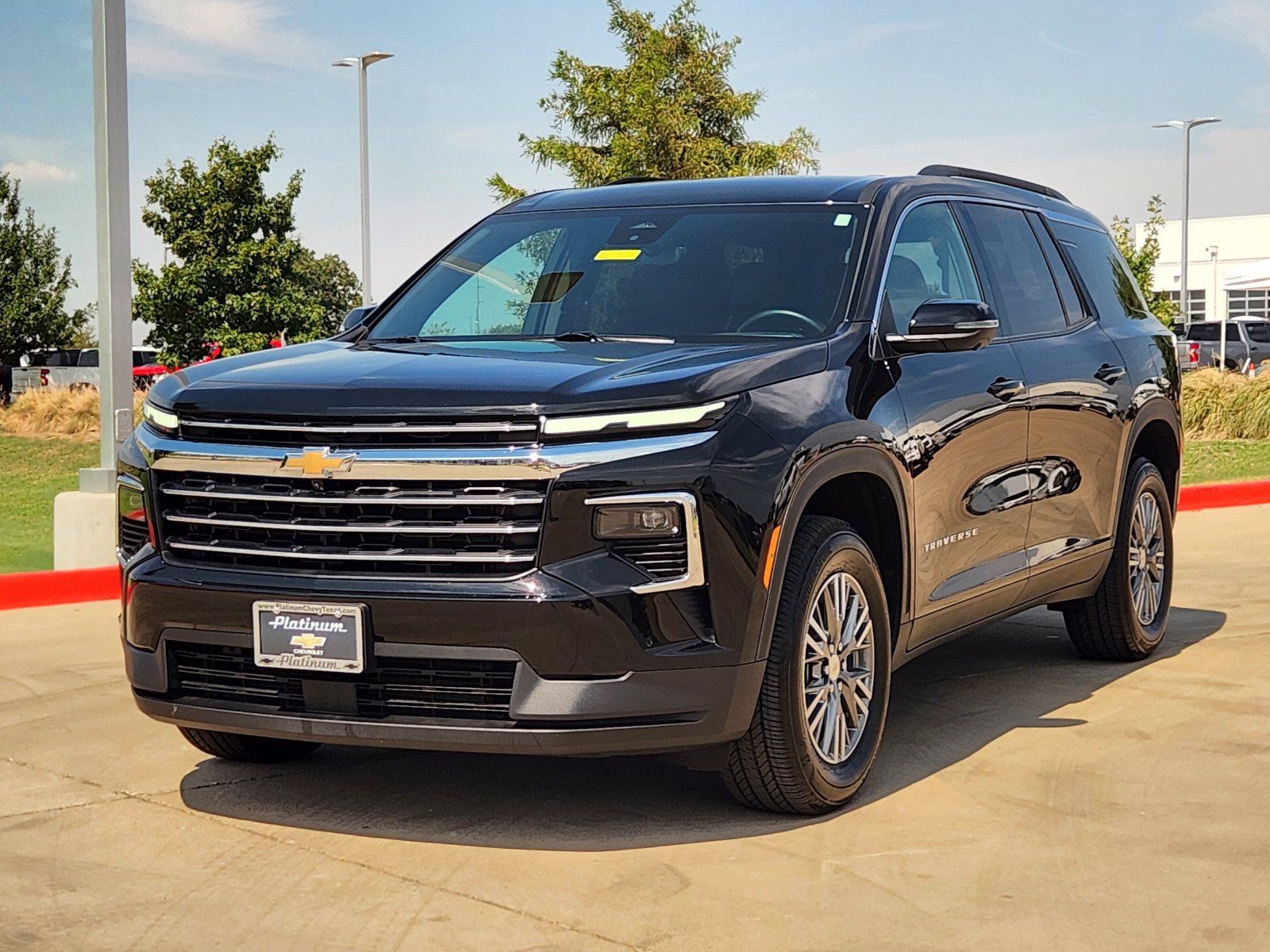 Certified 2026 Chevrolet Traverse LT w/ Driver Confidence Package FWD image 2