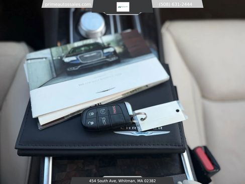 Used 2018 Chrysler 300 Limited image 15
