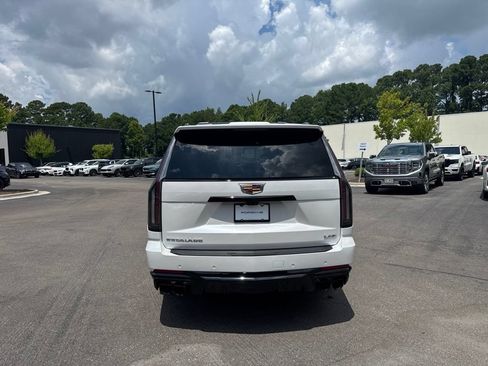 Used 2025 Cadillac Escalade ESV V AWD/4WD image 4