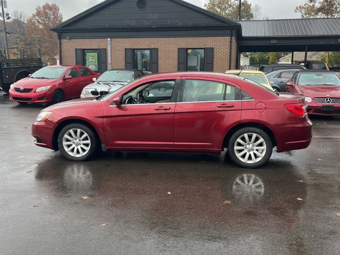 Used 2011 Chrysler 200 Touring image 4