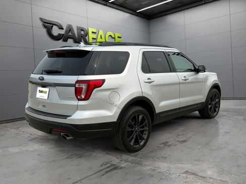 Used 2018 Ford Explorer XLT w/ Equipment Group 202A AWD/4WD image 13