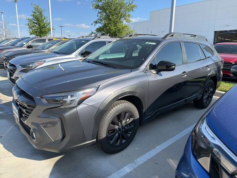 Used 2025 Subaru Outback Onyx Edition image 3