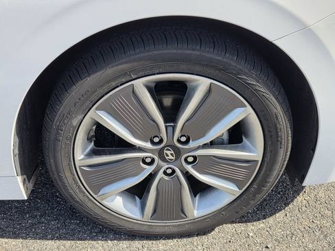 Used 2017 Hyundai Ioniq Limited FWD image 8