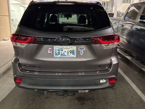 Used 2019 Toyota Highlander SE w/ Nightshade Edition image 7