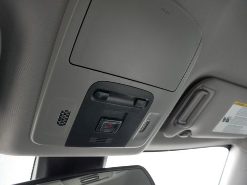 Used 2022 Toyota Camry SE w/ Convenience Package image 32