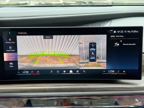 Used 2023 BMW i7 xDrive60 w/ Executive Package 2 AWD/4WD image 36