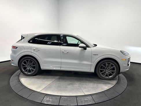 Certified 2025 Porsche Cayenne Turbo AWD/4WD image 9