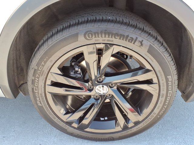 Used 2024 Volkswagen Tiguan SE R-Line AWD/4WD image 24