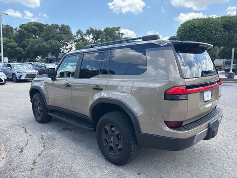 Used 2025 Lexus GX 550 AWD/4WD image 3