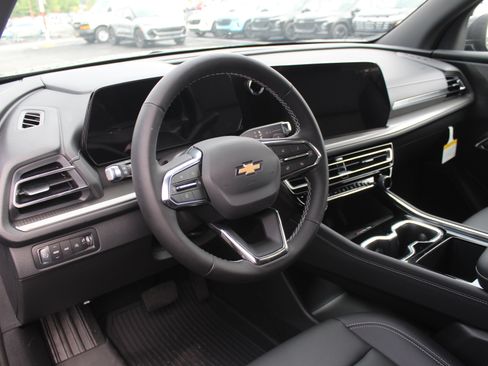 New 2026 Chevrolet Traverse LT w/ Driver Confidence Package AWD/4WD image 10