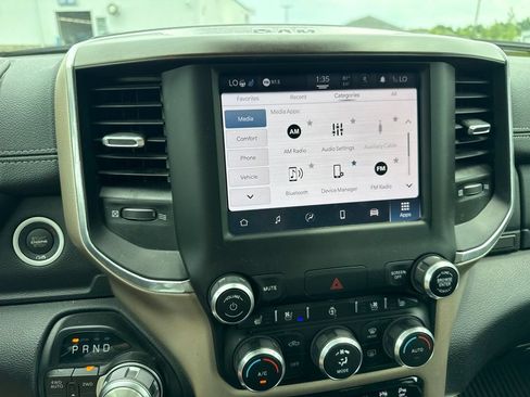 Used 2022 RAM 1500 Laramie AWD/4WD image 14