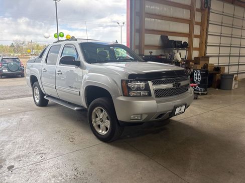 Used 2012 Chevrolet Avalanche LT w/ Suspension Package, Off-Road image 6