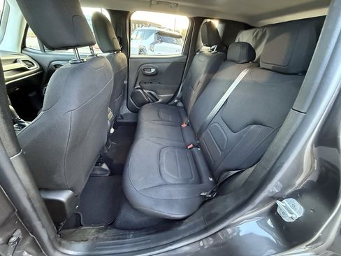 Used 2019 Jeep Renegade Latitude w/ Safety & Security Group II image 25