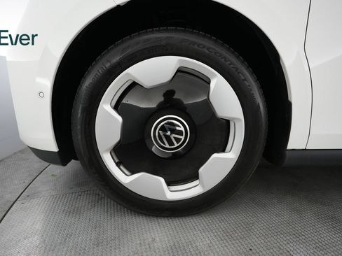 Used 2025 Volkswagen ID. Buzz Pro S RWD image 19