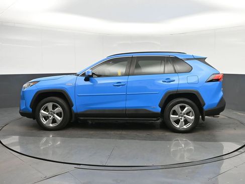 Used 2021 Toyota RAV4 XLE Premium image 4