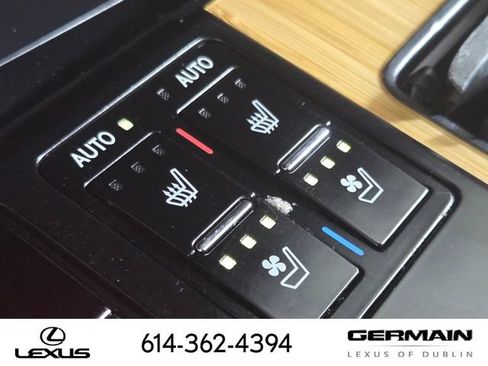 Certified 2022 Lexus RX 350L Premium w/ Premium Package AWD/4WD image 32