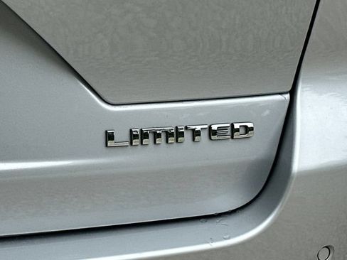 Used 2023 Jeep Grand Cherokee Limited AWD/4WD image 13