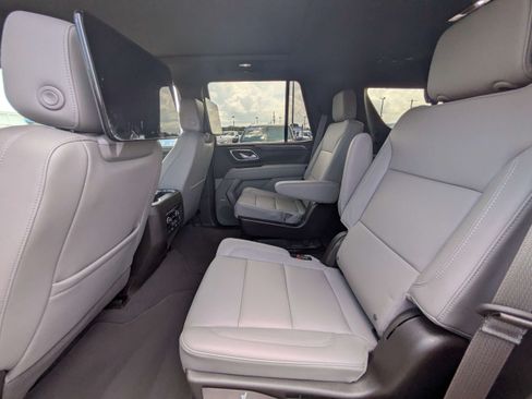 Used 2023 Chevrolet Tahoe Z71 w/ Luxury Package AWD/4WD image 13