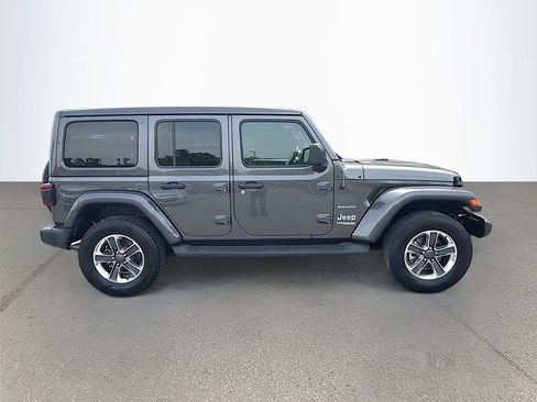 Used 2022 Jeep Wrangler Unlimited Sahara w/ LED Lighting Group AWD/4WD image 3