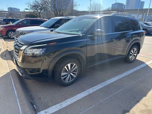 Used 2022 Nissan Pathfinder SL image 4