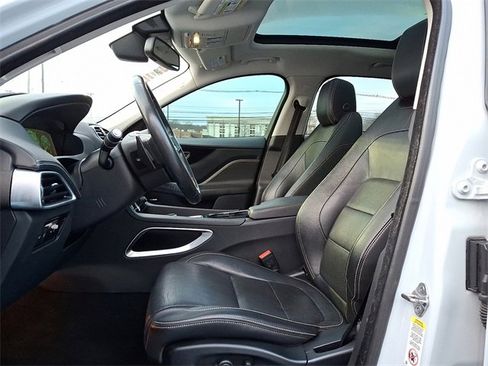 Used 2017 Jaguar F-PACE R-Sport image 13
