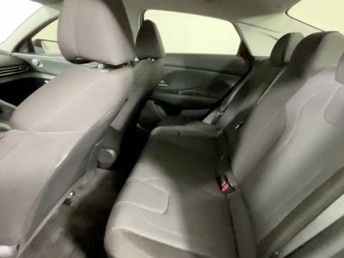 Used 2021 Hyundai Elantra SE FWD image 19