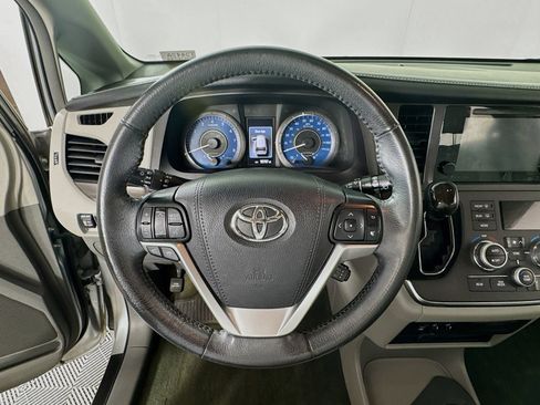 Used 2017 Toyota Sienna XLE Premium AWD/4WD image 13
