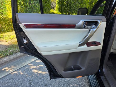 Used 2013 Lexus GX 460 image 28